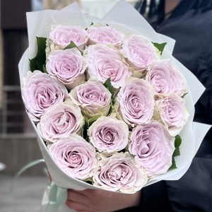 15 сиреневых роз Мемори Лейн 40 см