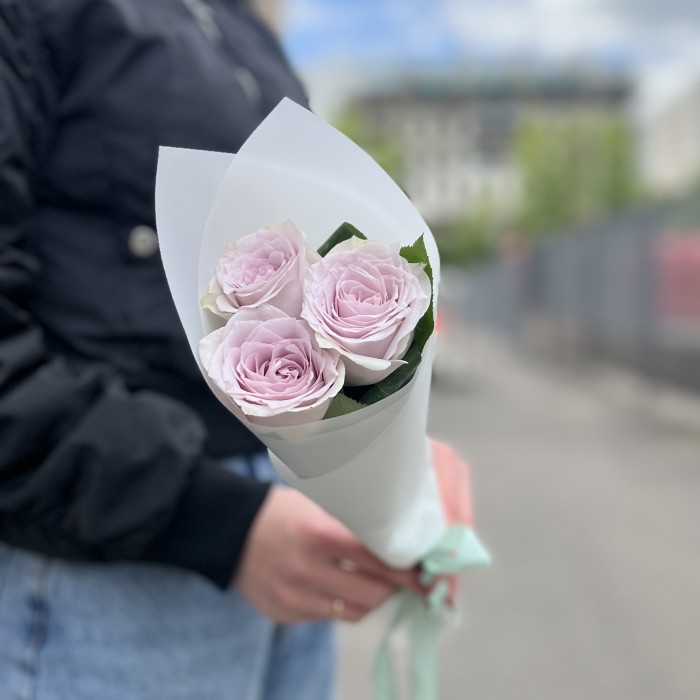 3 сиреневые розы Мемори Лейн 40 см