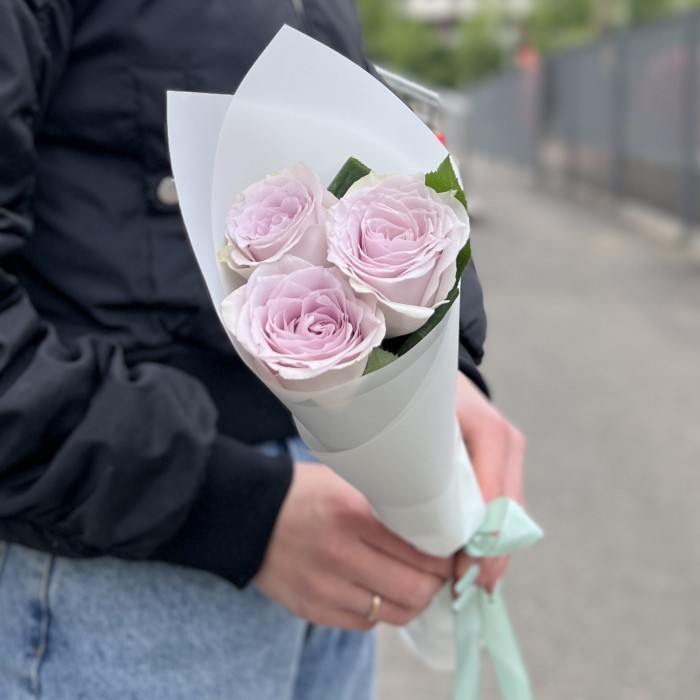 3 сиреневые розы Мемори Лейн 40 см