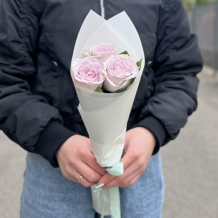 3 сиреневые розы Мемори Лейн 40 см