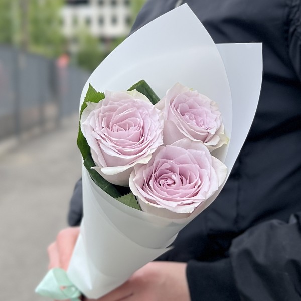 3 сиреневые розы Мемори Лейн 40 см