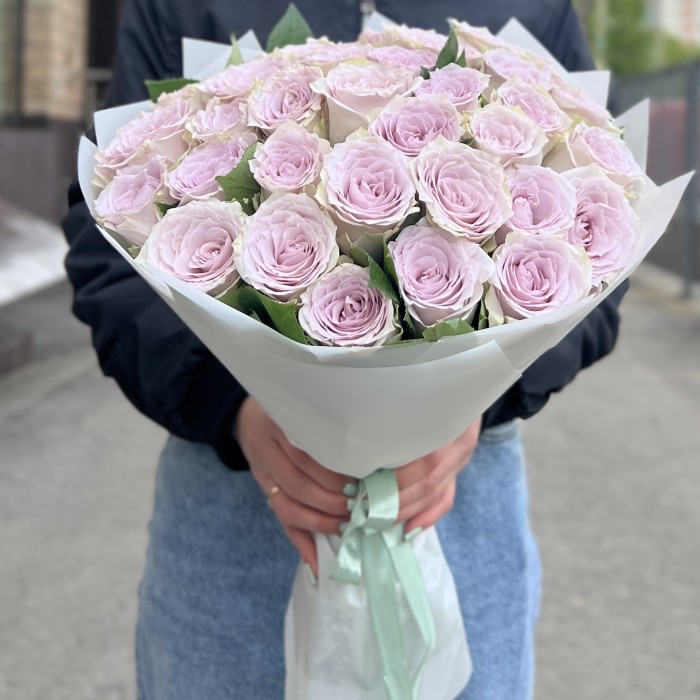 35 сиреневых роз Мемори Лейн 40 см