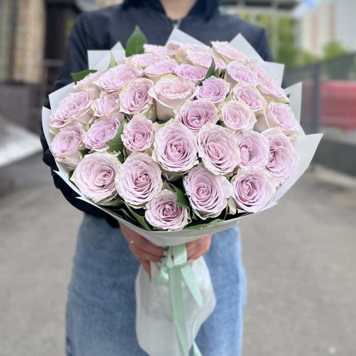 35 сиреневых роз Мемори Лейн 40 см