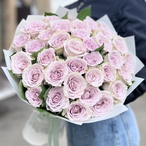 35 сиреневых роз Мемори Лейн 40 см