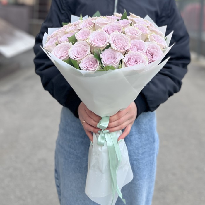 35 сиреневых роз Мемори Лейн 40 см