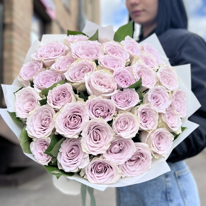 35 сиреневых роз Мемори Лейн 40 см