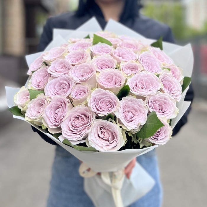 45 сиреневых роз Мемори Лейн 40 см