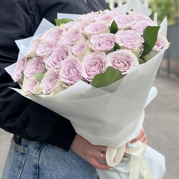 45 сиреневых роз Мемори Лейн 40 см