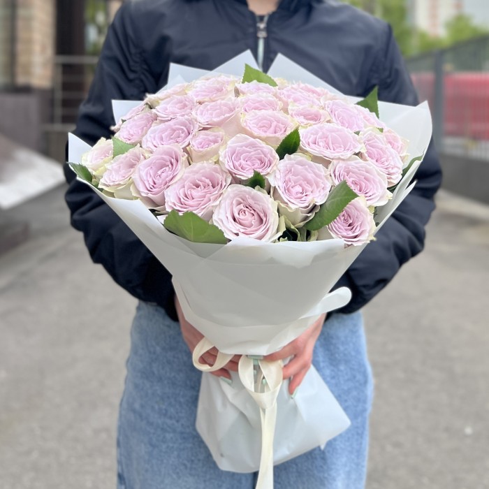 45 сиреневых роз Мемори Лейн 40 см