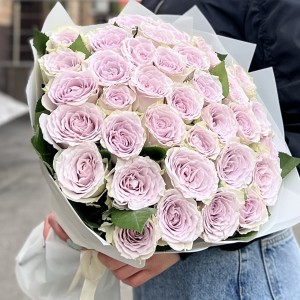45 сиреневых роз Мемори Лейн 40 см