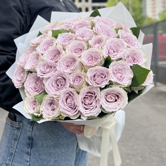 45 сиреневых роз Мемори Лейн 40 см