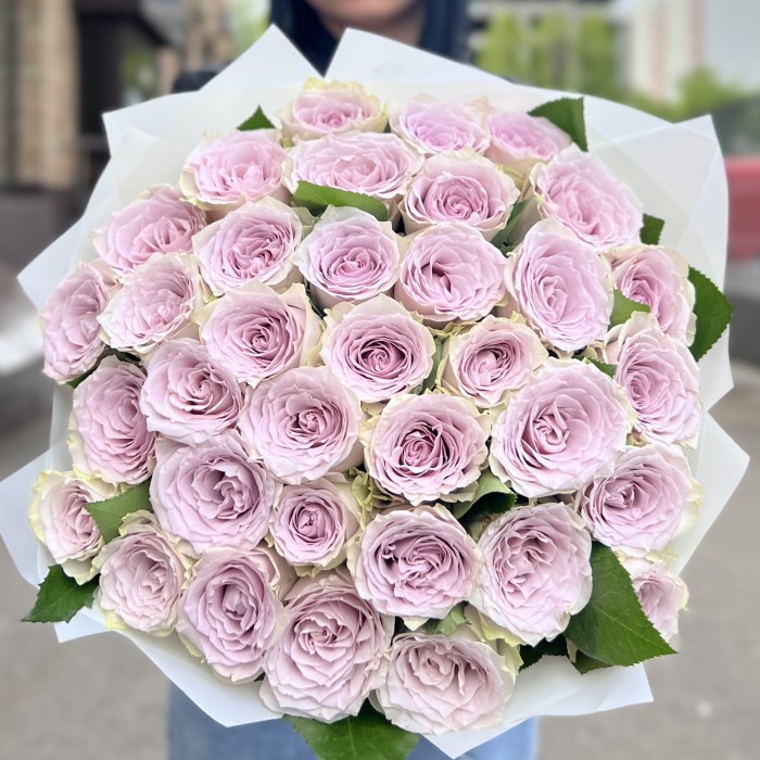 45 сиреневых роз Мемори Лейн 40 см