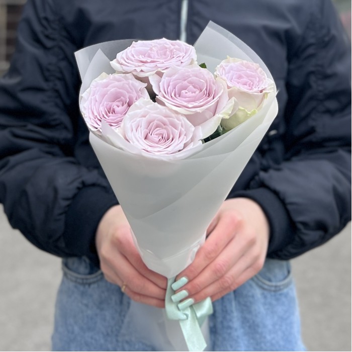 5 сиреневых роз Мемори Лейн 40 см