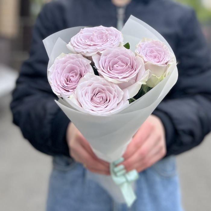 5 сиреневых роз Мемори Лейн 40 см