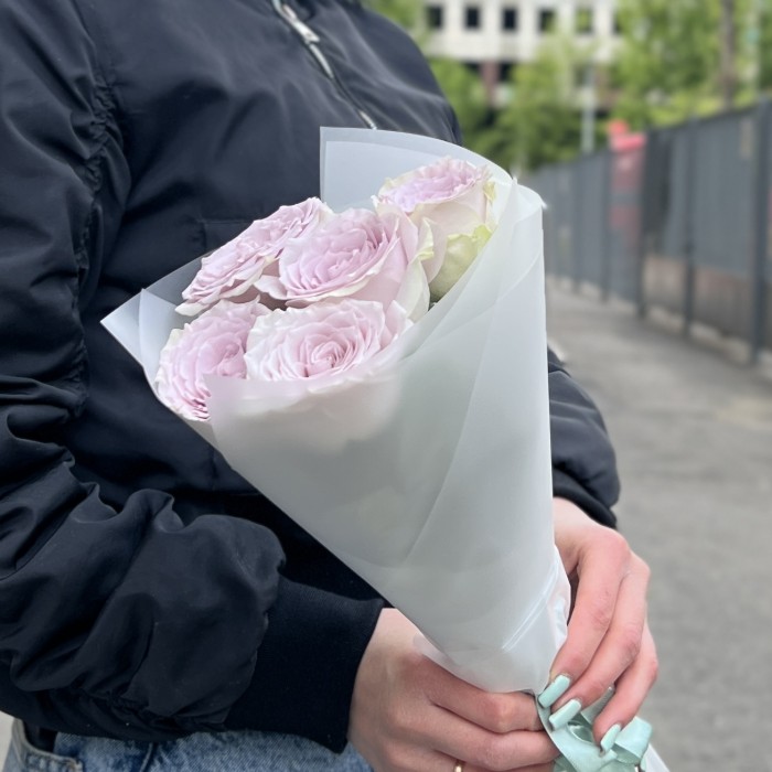 5 сиреневых роз Мемори Лейн 40 см