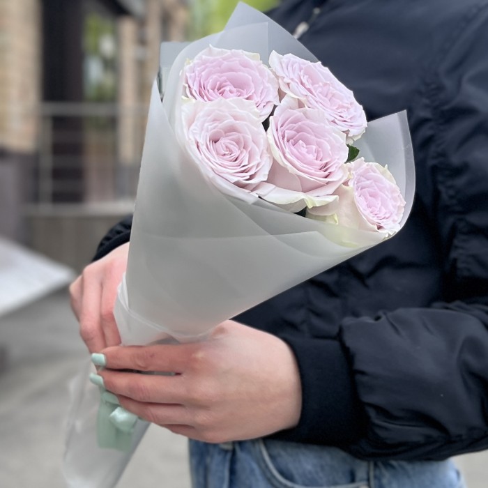 5 сиреневых роз Мемори Лейн 40 см