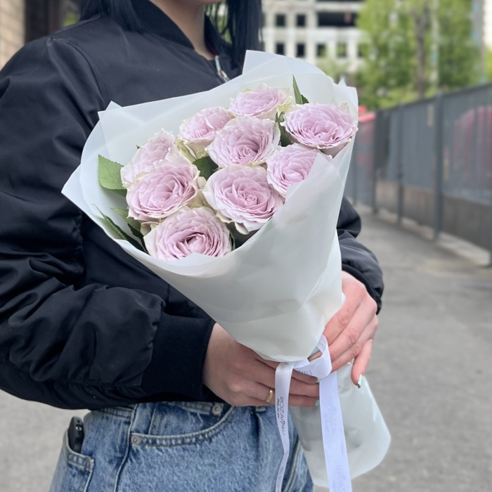 9 сиреневых роз Мемори Лейн 40 см