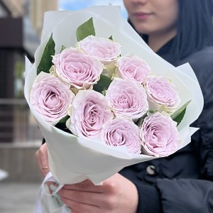 9 сиреневых роз Мемори Лейн 40 см 9 сиреневых роз Мемори Лейн 40 см