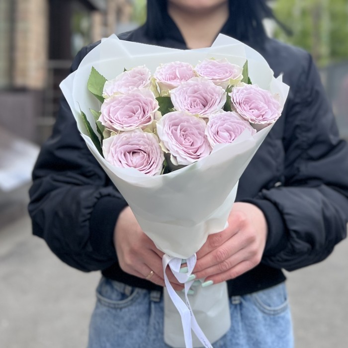 9 сиреневых роз Мемори Лейн 40 см