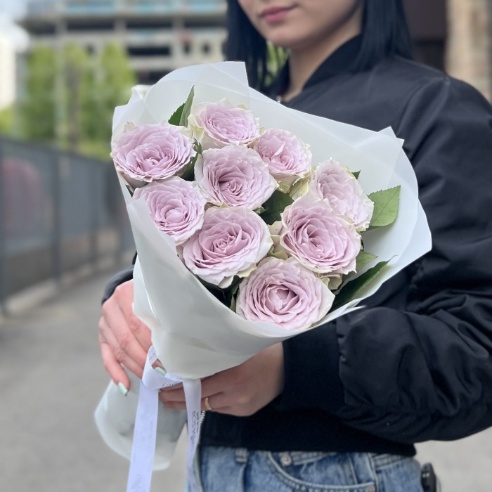 9 сиреневых роз Мемори Лейн 40 см