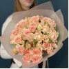 15 кустовых персиковых роз Свит Сара 50 см