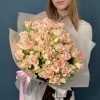 25 кустовых персиковых роз Свит Сара 40 см