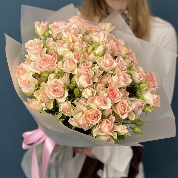 25 кустовых персиковых роз Свит Сара 50 см