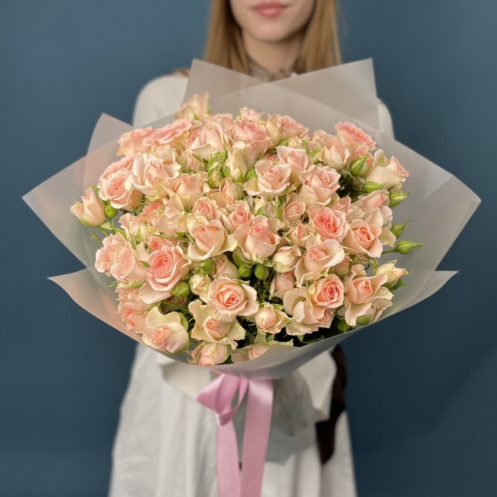 25 кустовых персиковых роз Свит Сара 50 см