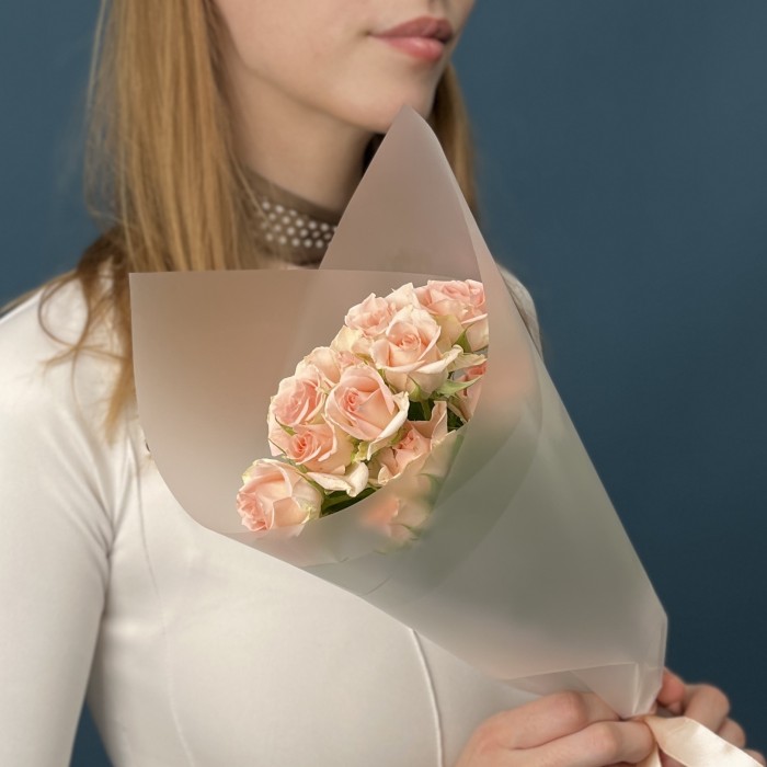 3 кустовые персиковые розы Свит Сара 40 см