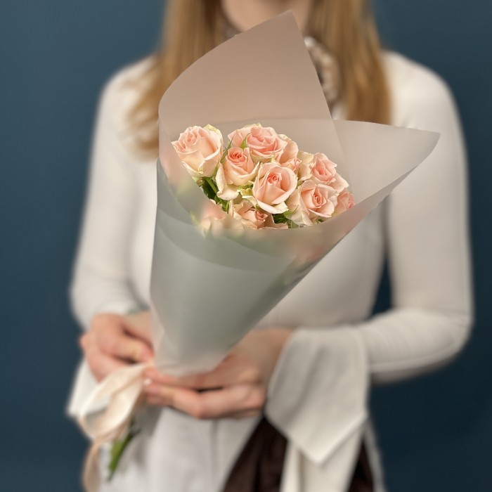 3 кустовые персиковые розы Свит Сара 40 см