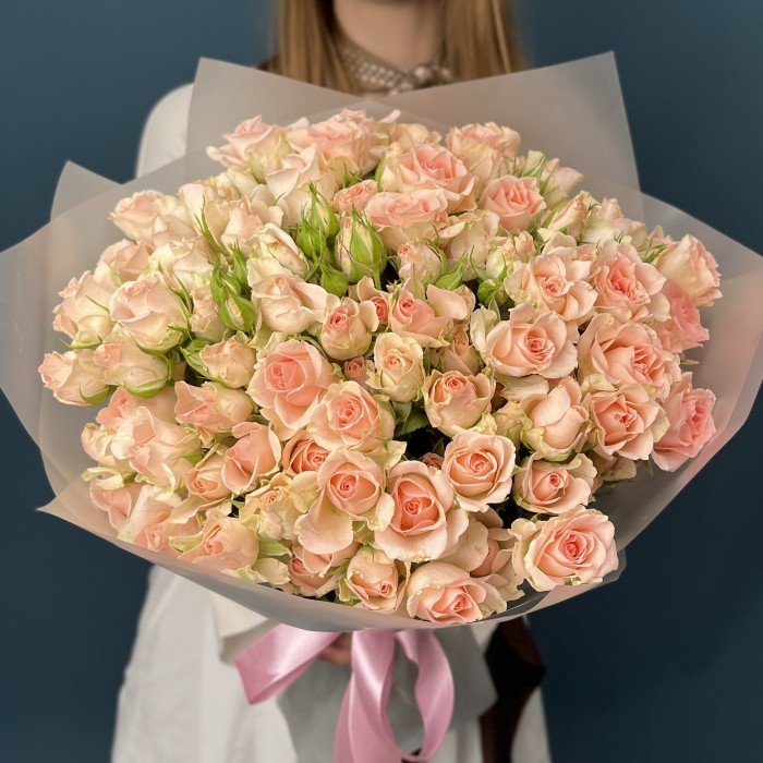 35 кустовых персиковых роз Свит Сара 40 см