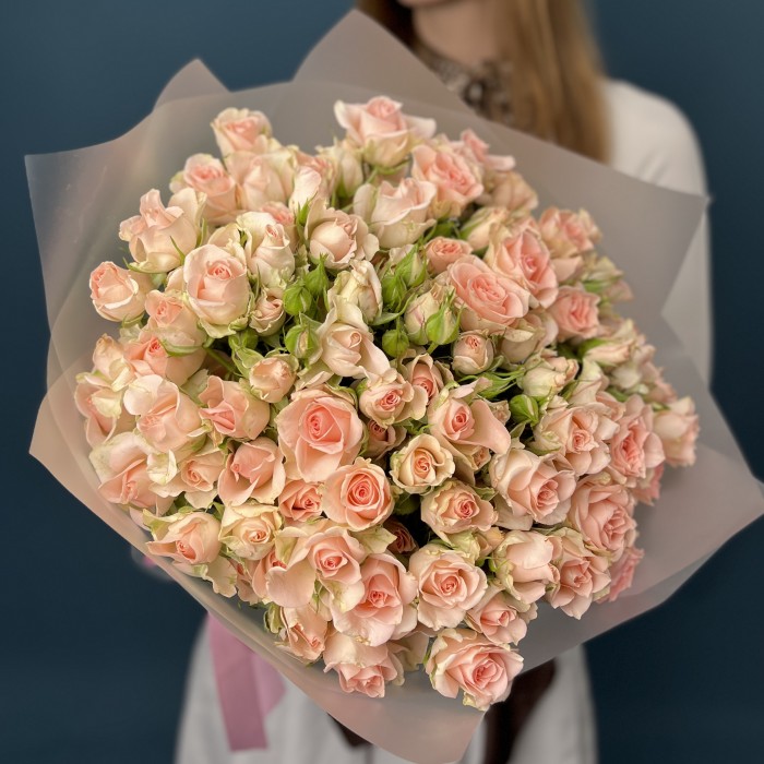 35 кустовых персиковых роз Свит Сара 40 см