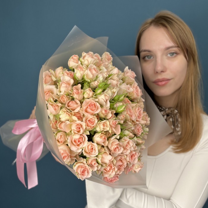 35 кустовых персиковых роз Свит Сара 40 см