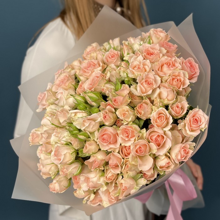 35 кустовых персиковых роз Свит Сара 40 см
