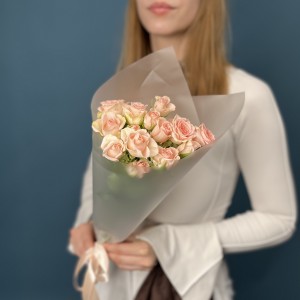 5 кустовых персиковых роз Свит Сара 50 см