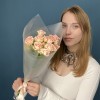 5 кустовых персиковых роз Свит Сара 40 см