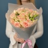7 кустовых персиковых роз Свит Сара 40 см