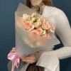 9 кустовых персиковых роз Свит Сара 50 см