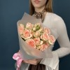 9 кустовых персиковых роз Свит Сара 50 см