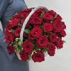 35 красных роз Ред Наоми в корзине