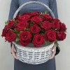 35 красных роз Ред Наоми в корзине