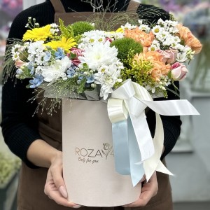 Букет дня в коробке Розовый сад