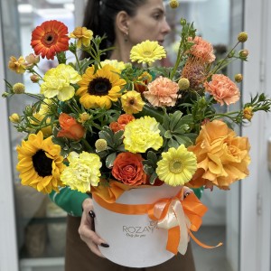 Букет дня в коробке Розовый сад