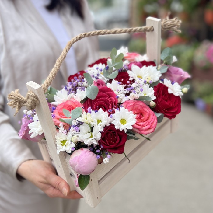 Букет дня в деревянном ящике Унесенные Ветром