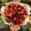 Букет с лилиями и красными розами
