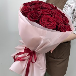 Букет дня в коробке с розами Мелодия красоты