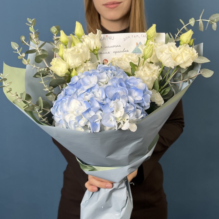 Букет Для мамы из голубой гортензии и эустомы