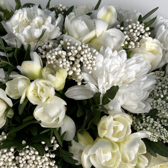 Настольная композиция Белый шелк