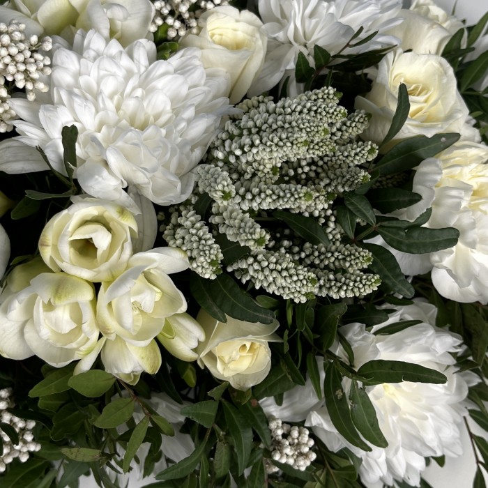 Настольная композиция Белый шелк