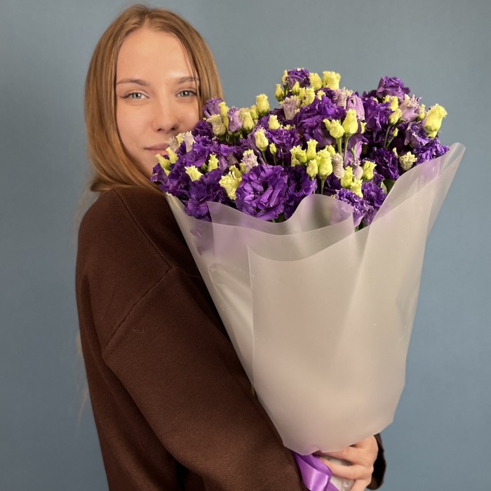 11 фиолетовых махровых эустом